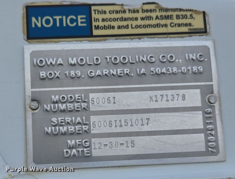 image for item EL5716 2004 Peterbilt 330 utility / service truck