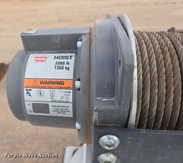 image for item EL5716 2004 Peterbilt 330 utility / service truck