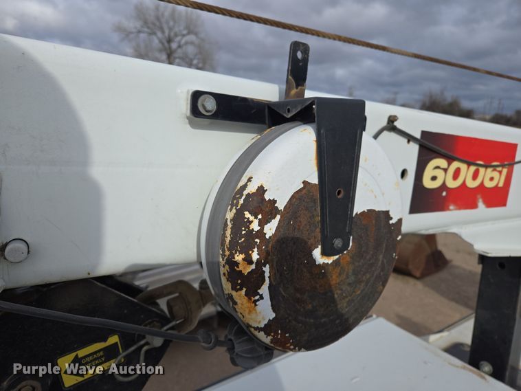 image for item EL5716 2004 Peterbilt 330 utility / service truck