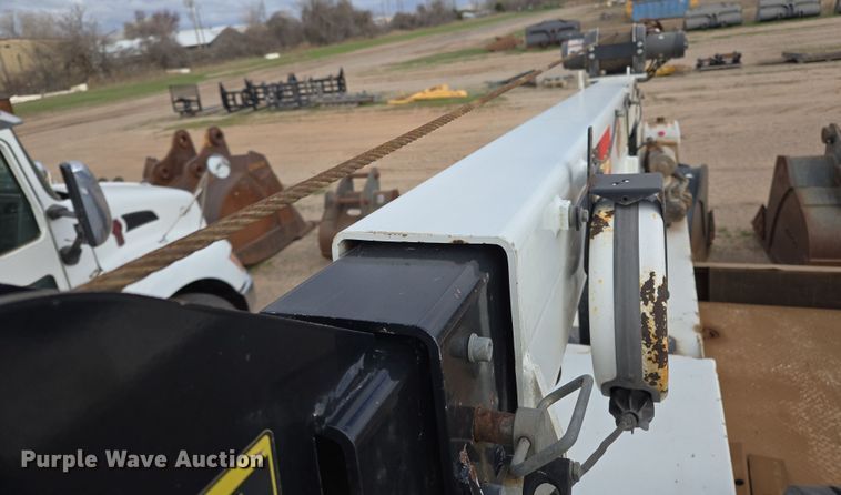 image for item EL5716 2004 Peterbilt 330 utility / service truck