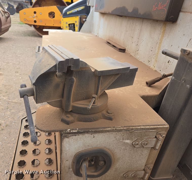 image for item EL5716 2004 Peterbilt 330 utility / service truck