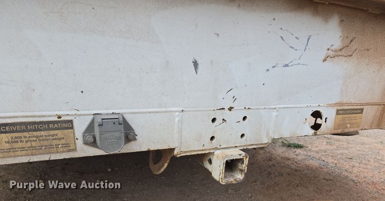 image for item EL5716 2004 Peterbilt 330 utility / service truck