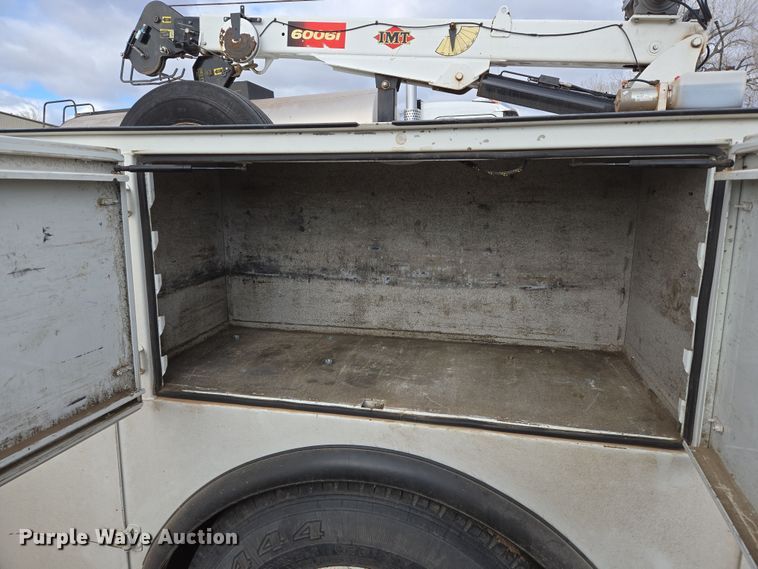 image for item EL5716 2004 Peterbilt 330 utility / service truck