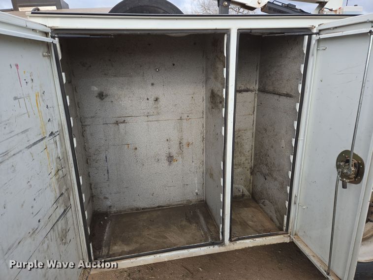 image for item EL5716 2004 Peterbilt 330 utility / service truck