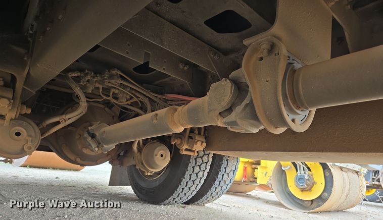 image for item EL5716 2004 Peterbilt 330 utility / service truck