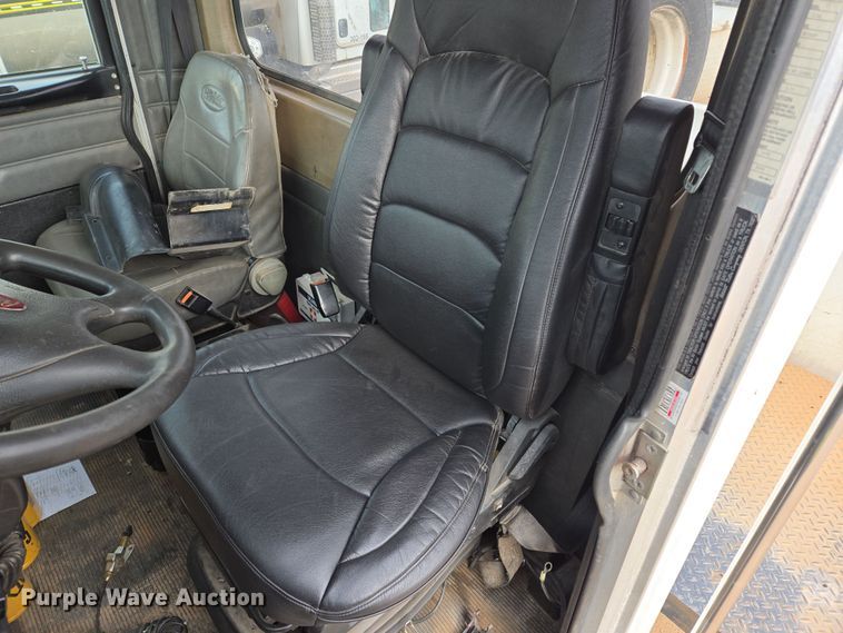 image for item EL5716 2004 Peterbilt 330 utility / service truck