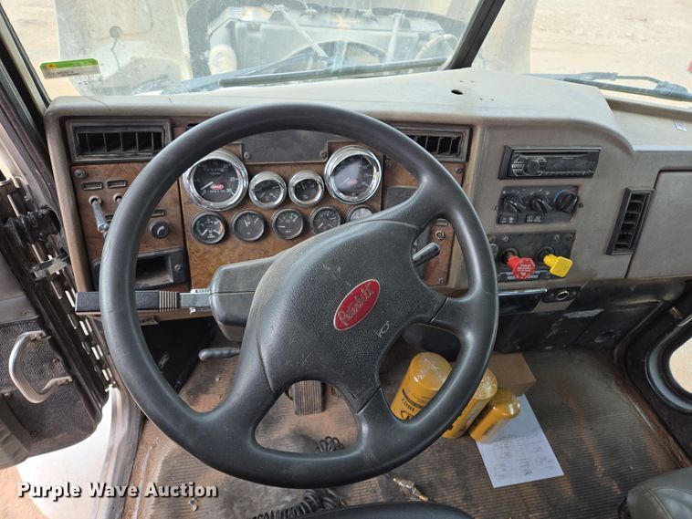 image for item EL5716 2004 Peterbilt 330 utility / service truck