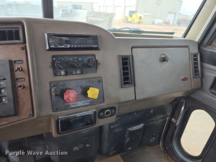 image for item EL5716 2004 Peterbilt 330 utility / service truck