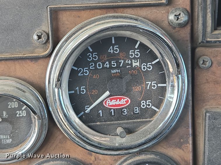 image for item EL5716 2004 Peterbilt 330 utility / service truck