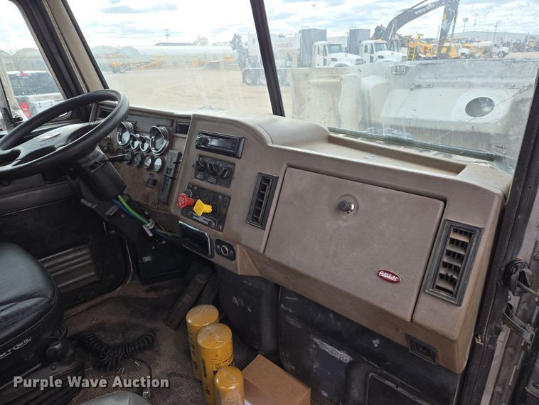 image for item EL5716 2004 Peterbilt 330 utility / service truck