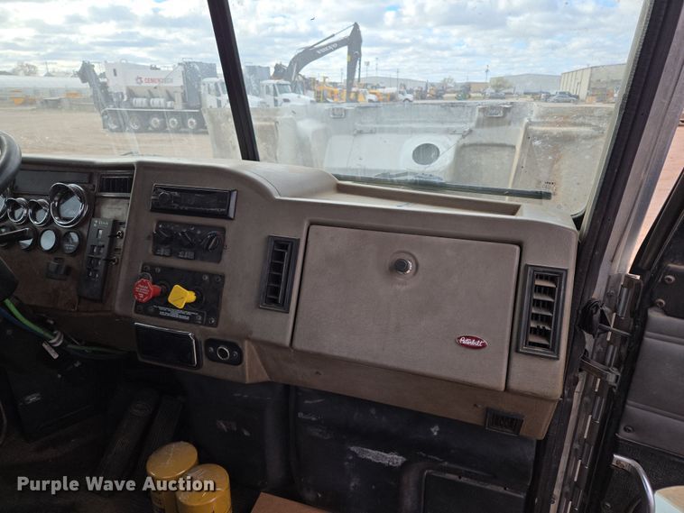 image for item EL5716 2004 Peterbilt 330 utility / service truck