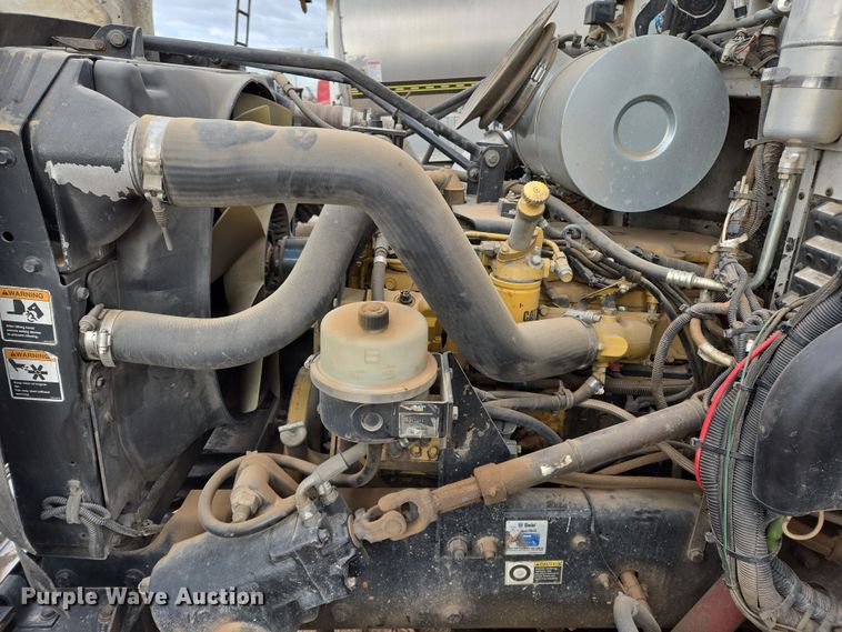 image for item EL5716 2004 Peterbilt 330 utility / service truck