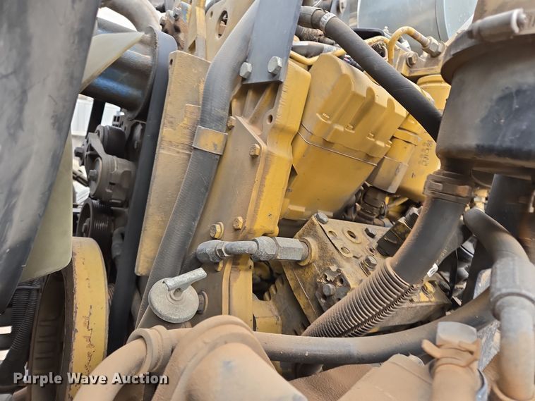 image for item EL5716 2004 Peterbilt 330 utility / service truck