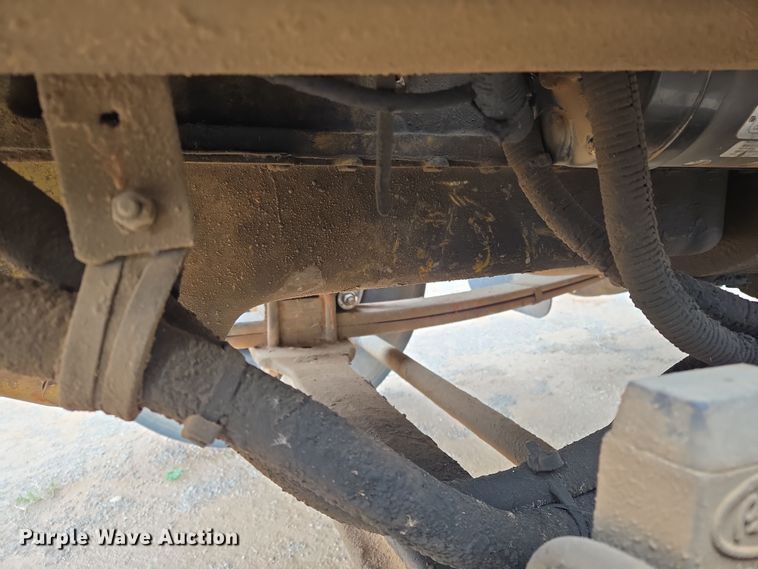 image for item EL5716 2004 Peterbilt 330 utility / service truck