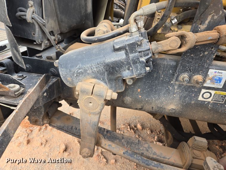 image for item EL5716 2004 Peterbilt 330 utility / service truck