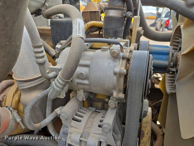 image for item EL5716 2004 Peterbilt 330 utility / service truck