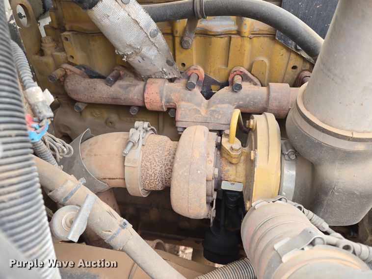 image for item EL5716 2004 Peterbilt 330 utility / service truck