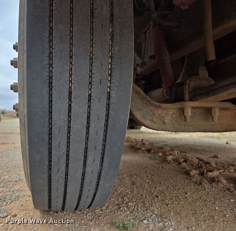 image for item EL5716 2004 Peterbilt 330 utility / service truck