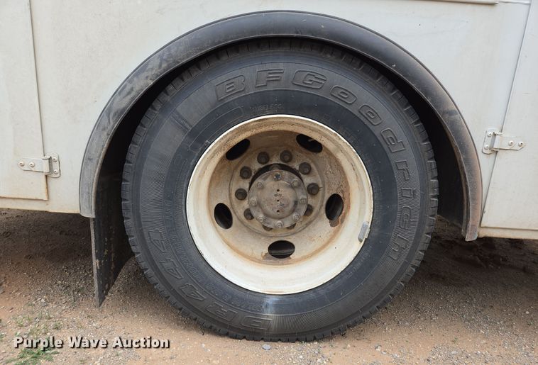 image for item EL5716 2004 Peterbilt 330 utility / service truck