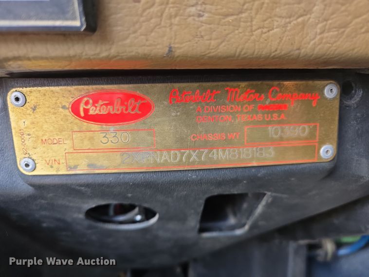 image for item EL5716 2004 Peterbilt 330 utility / service truck