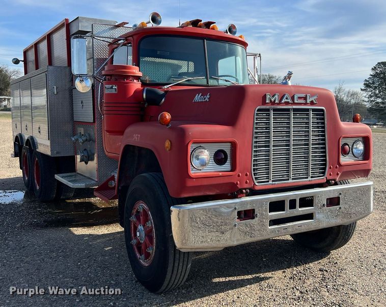 image for item EL5721 1985 Mack R688FCS pumper fire truck