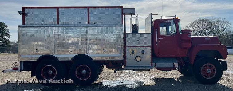 image for item EL5721 1985 Mack R688FCS pumper fire truck