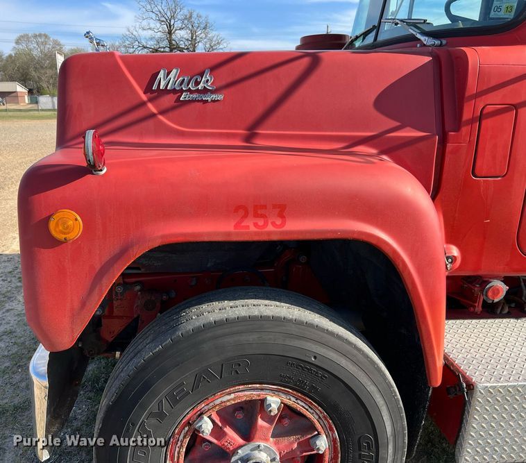 image for item EL5721 1985 Mack R688FCS pumper fire truck