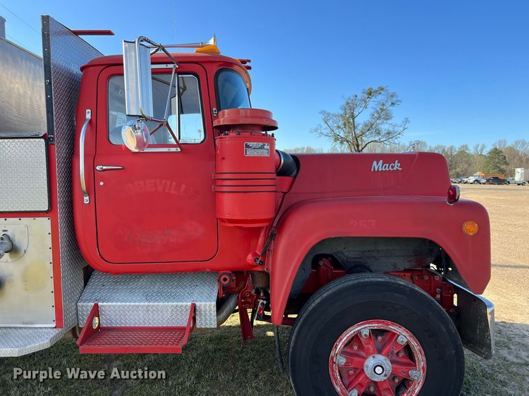 image for item EL5721 1985 Mack R688FCS pumper fire truck