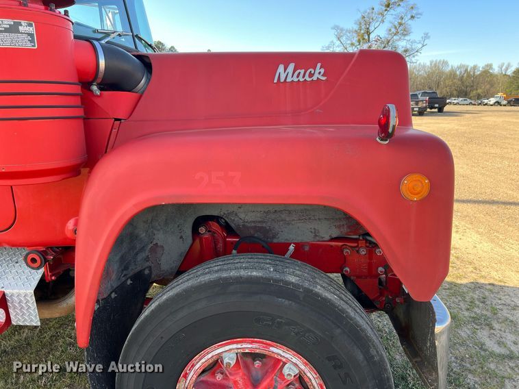 image for item EL5721 1985 Mack R688FCS pumper fire truck