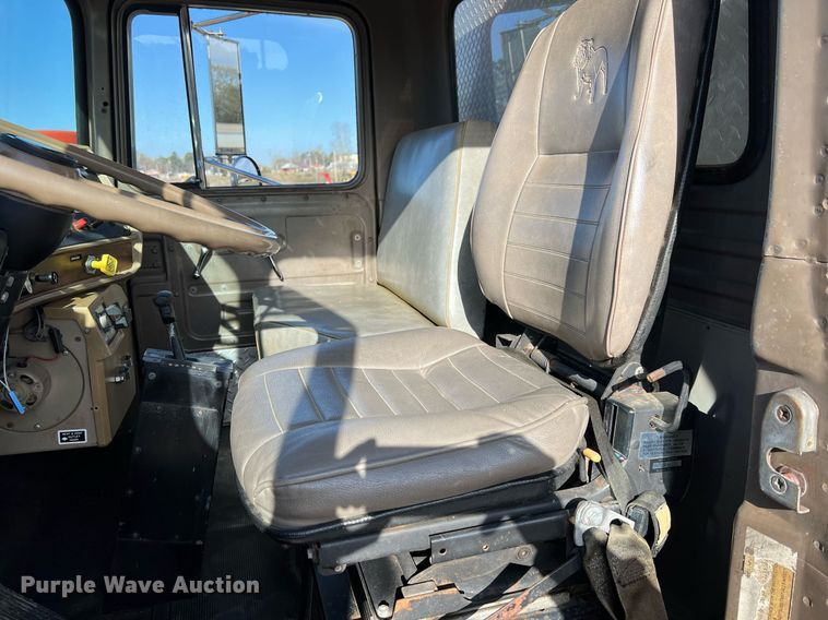 image for item EL5721 1985 Mack R688FCS pumper fire truck