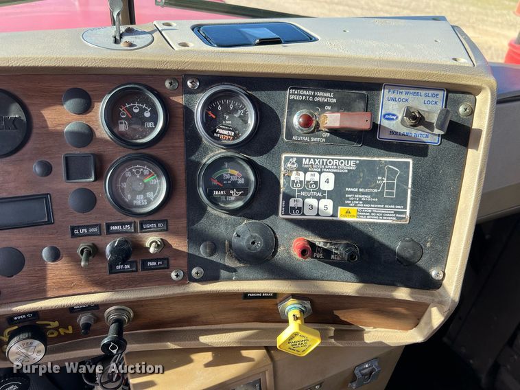 image for item EL5721 1985 Mack R688FCS pumper fire truck