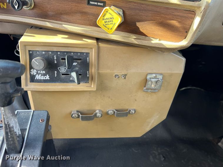 image for item EL5721 1985 Mack R688FCS pumper fire truck