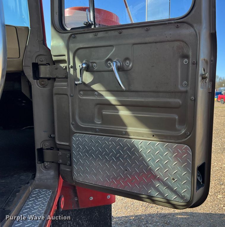 image for item EL5721 1985 Mack R688FCS pumper fire truck