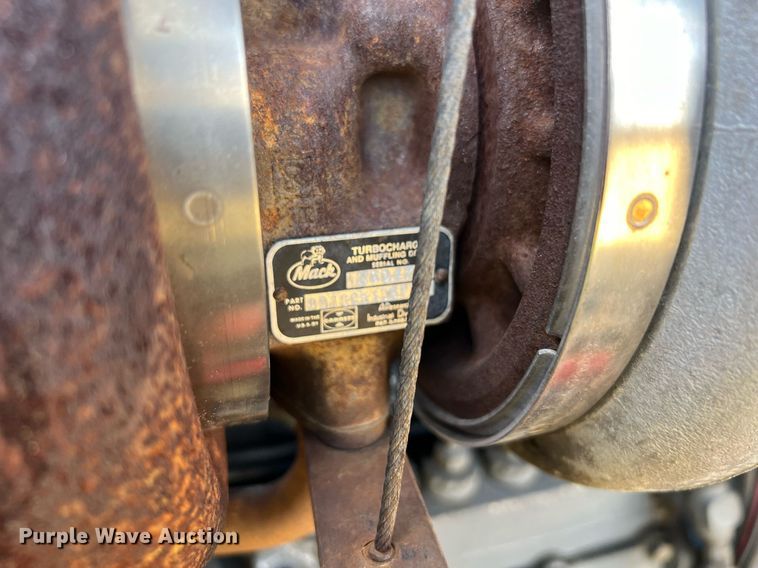 image for item EL5721 1985 Mack R688FCS pumper fire truck