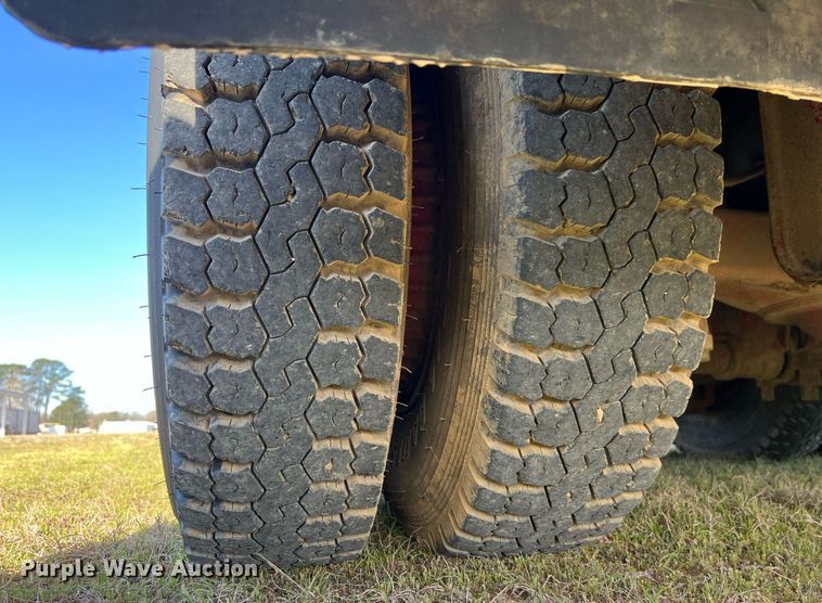 image for item EL5721 1985 Mack R688FCS pumper fire truck