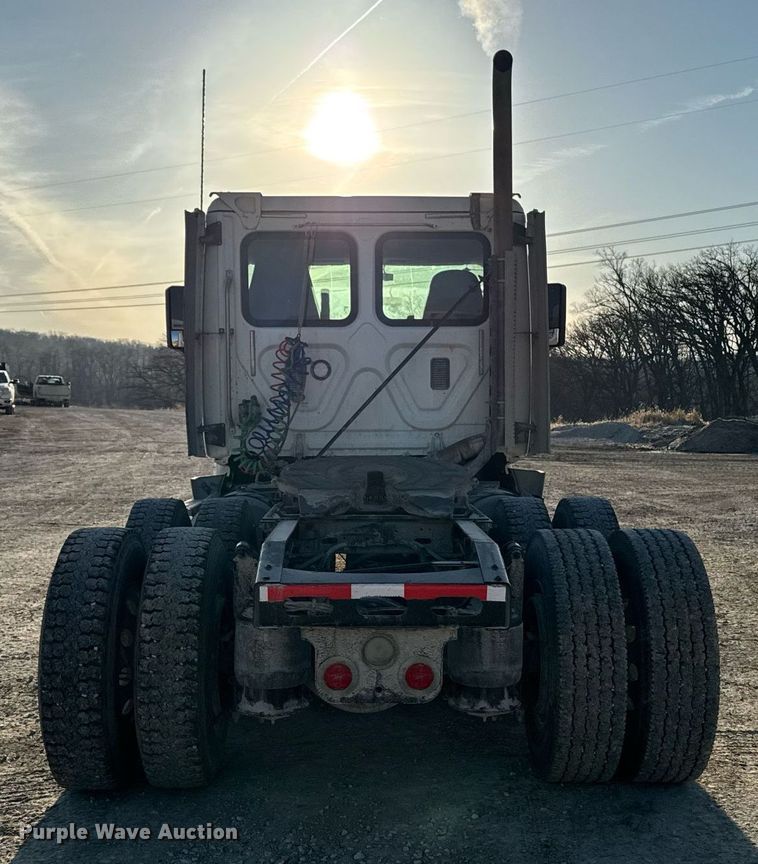 image for item EM3571 2016 Freightliner Cascadia 125 semi truck