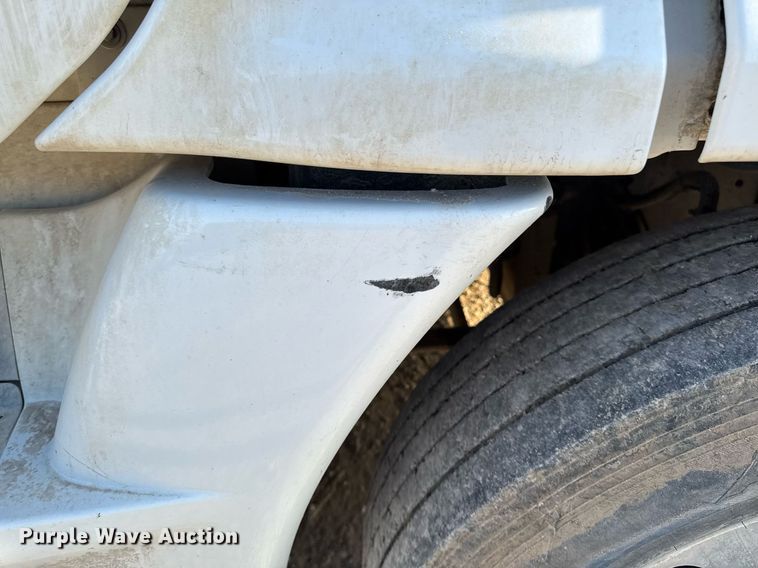 image for item EM3571 2016 Freightliner Cascadia 125 semi truck