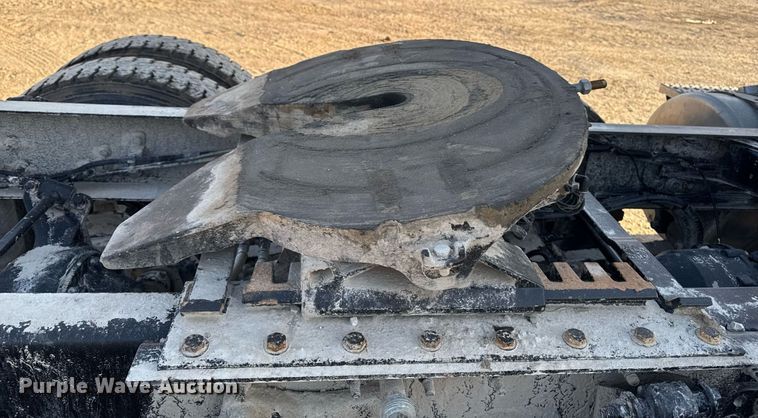 image for item EM3571 2016 Freightliner Cascadia 125 semi truck