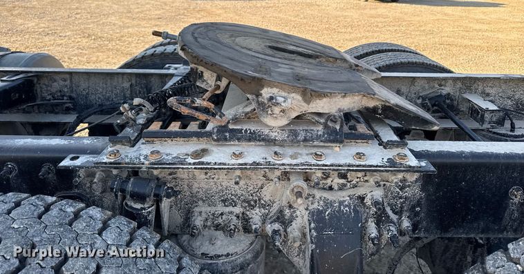 image for item EM3571 2016 Freightliner Cascadia 125 semi truck