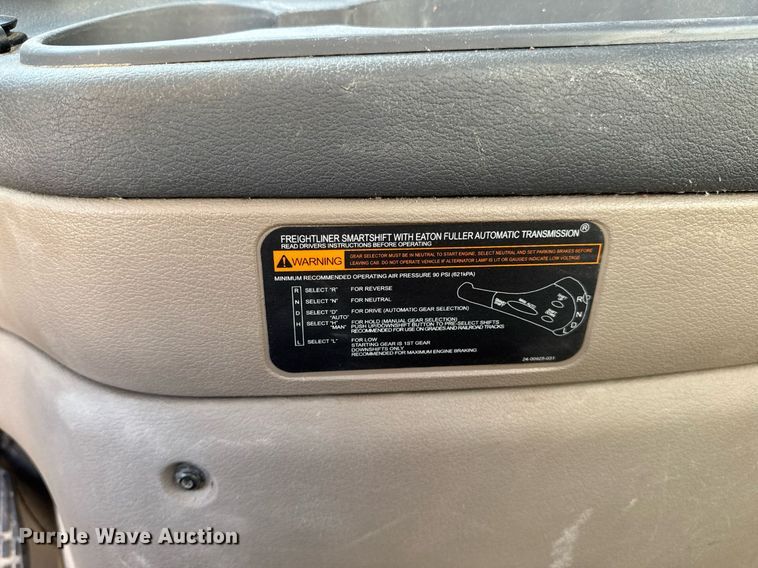 image for item EM3571 2016 Freightliner Cascadia 125 semi truck