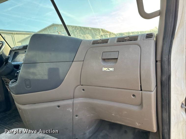 image for item EM3571 2016 Freightliner Cascadia 125 semi truck