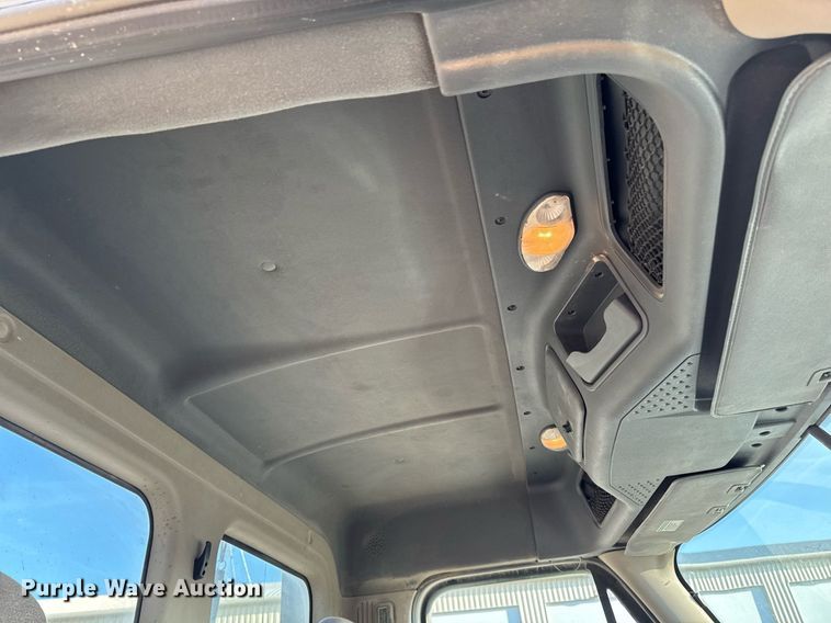 image for item EM3571 2016 Freightliner Cascadia 125 semi truck