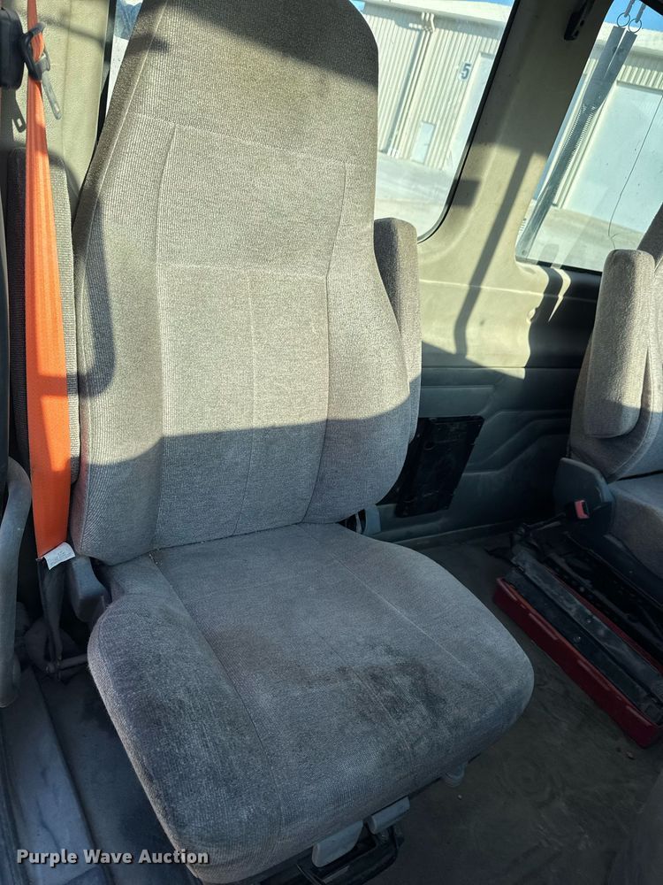 image for item EM3571 2016 Freightliner Cascadia 125 semi truck