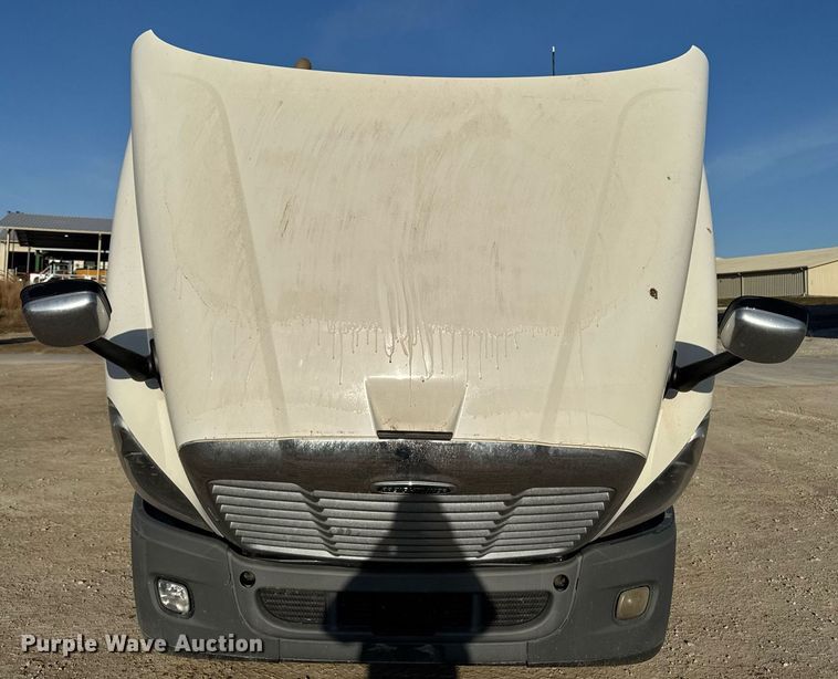 image for item EM3571 2016 Freightliner Cascadia 125 semi truck