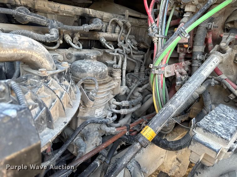 image for item EM3571 2016 Freightliner Cascadia 125 semi truck