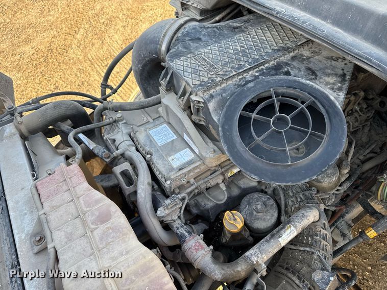 image for item EM3571 2016 Freightliner Cascadia 125 semi truck