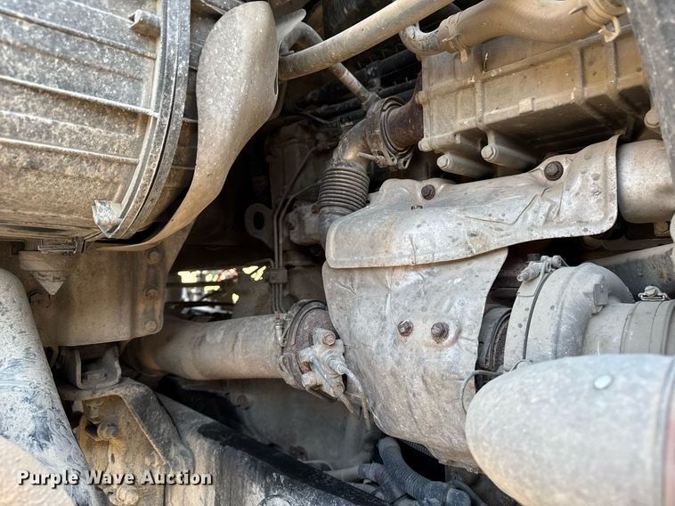 image for item EM3571 2016 Freightliner Cascadia 125 semi truck