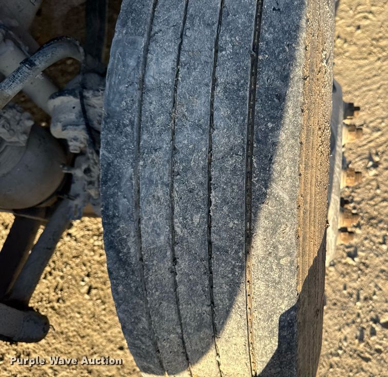 image for item EM3571 2016 Freightliner Cascadia 125 semi truck