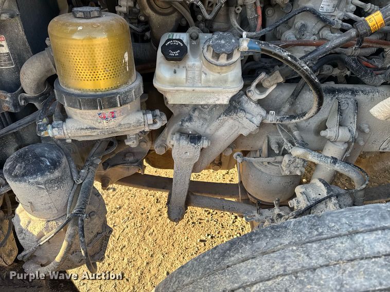 image for item EM3571 2016 Freightliner Cascadia 125 semi truck