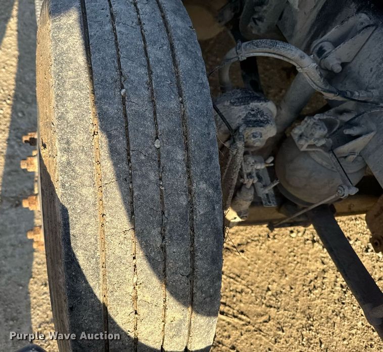 image for item EM3571 2016 Freightliner Cascadia 125 semi truck